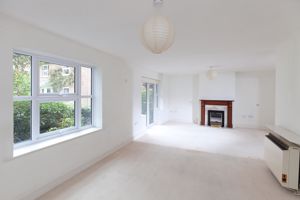 2/3 Hays Park_Sitting Room- click for photo gallery